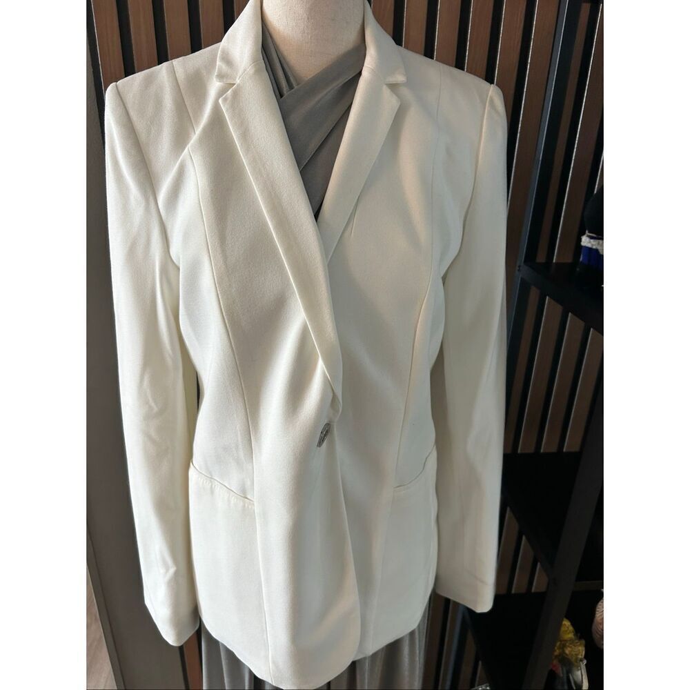 Tahari white blazer size 6 new with tags stylish work attire blazer